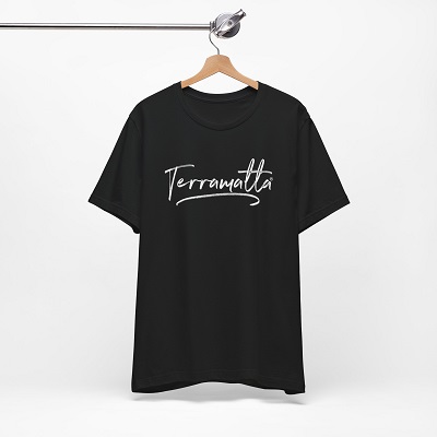 t-shirt nera
